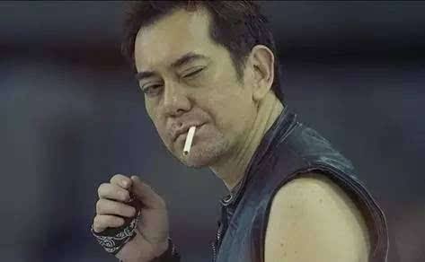 原创狂怼钟南山的黄秋生已到英国认祖归宗无惧封杀