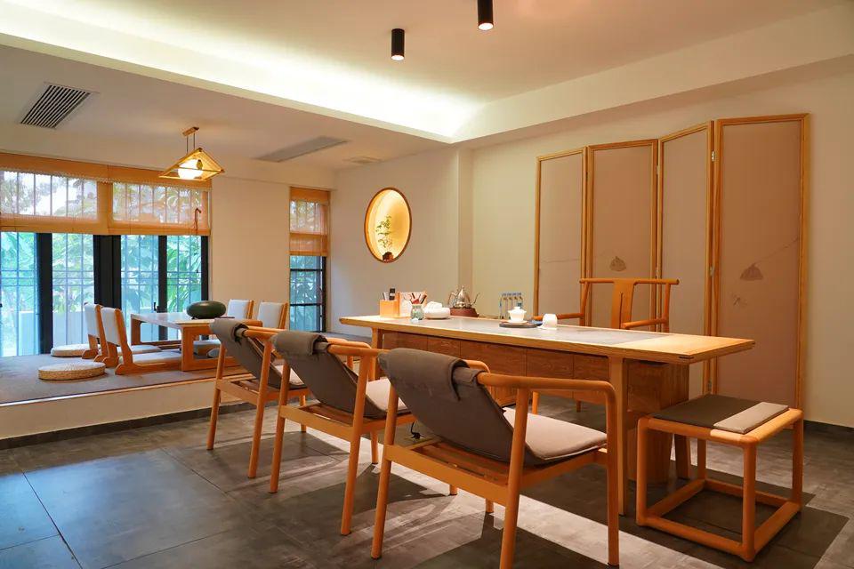 日式风格的榻榻米茶室,在安静的饮茶空间里放松身心,格外悠闲