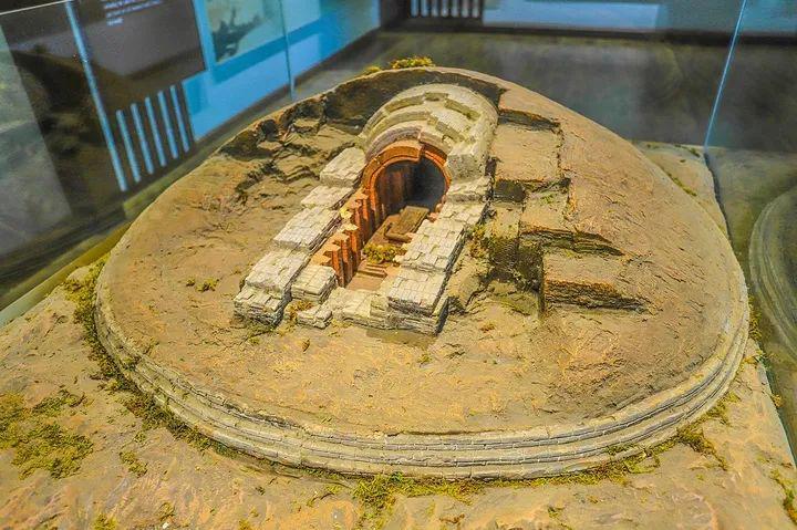 永陵墓内的二十四乐伎再现了唐末五代时期宫廷乐舞的演奏场景,在中国