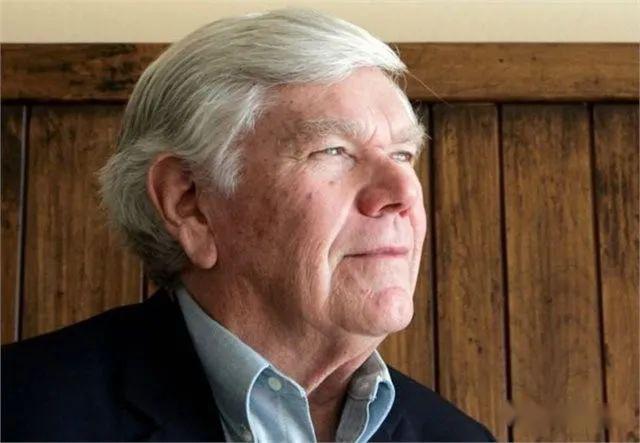 因为体育和社交都是corcoran的强项,而他的教学方式又深受学生欢迎