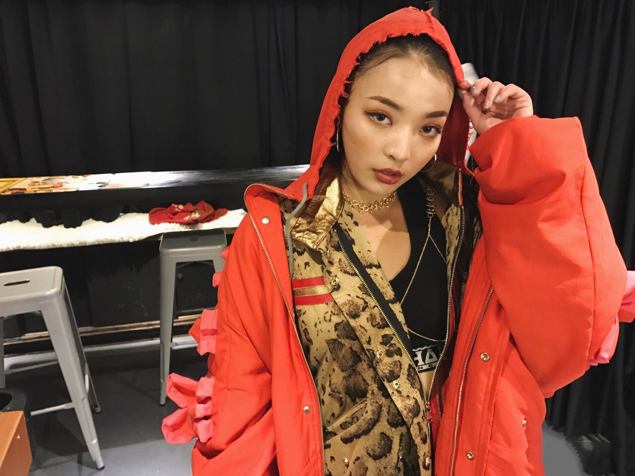 秦牛正威另类走红她的诗朗诵引得明星纷纷模仿