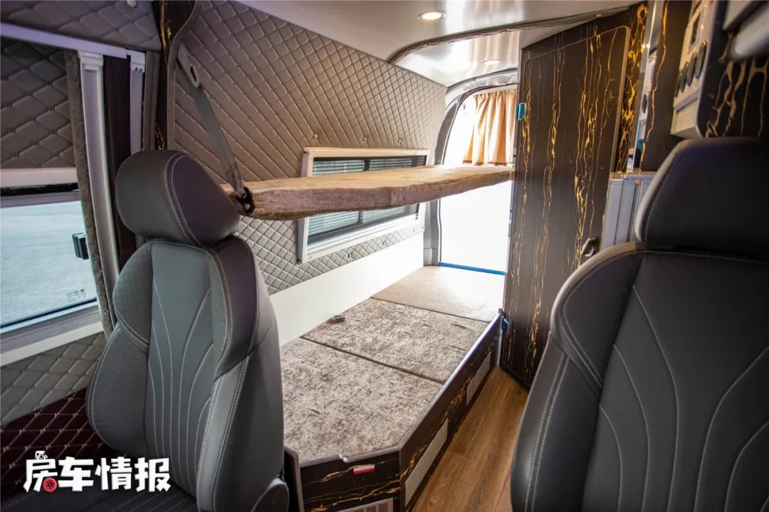 1398萬的房車裡面都有啥兩口吃睡都能滿足還能當家用車代步