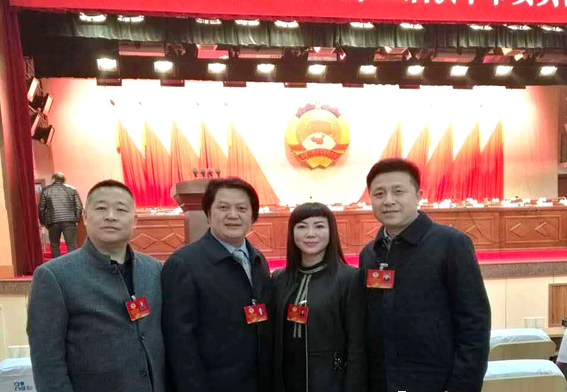 接力会长继往开来 汉中商会成立以来,张红积极配合全力支持秦学明