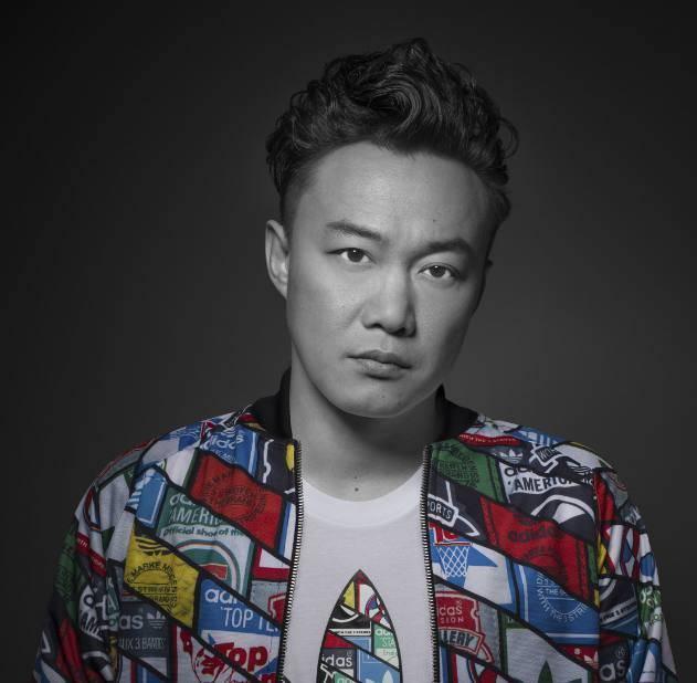 并不是因为他在音乐上又获得了什么荣誉,仅仅是因为他是陈裘大的儿子