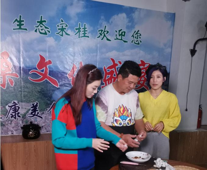 我爱返寻味美食栏目到宋桂镇拍摄蚕桑主题节目