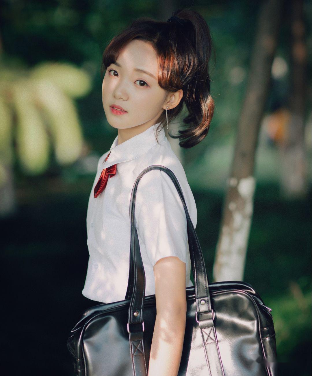 吕小雨清新治愈向日葵少女成长记