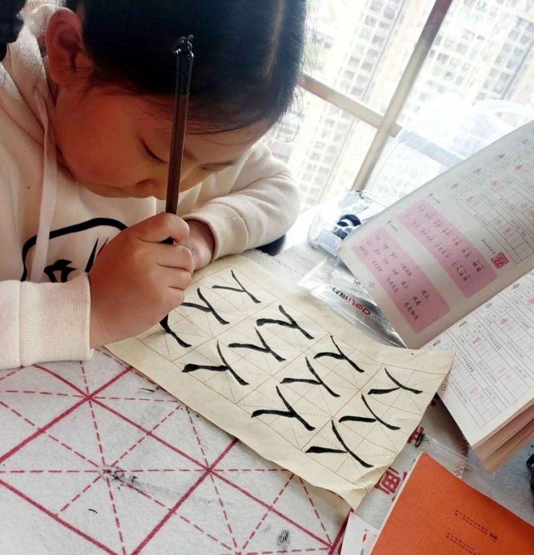 张藤子:利州区北街小学二年级十班作业展示最美身影家长寄语"妈妈