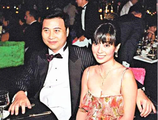 傅明宪疑整容失败近照模样大变前夫入狱后恋上小10岁富二代