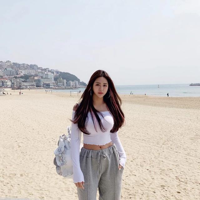 朴恩英以前是个普通的上班族.