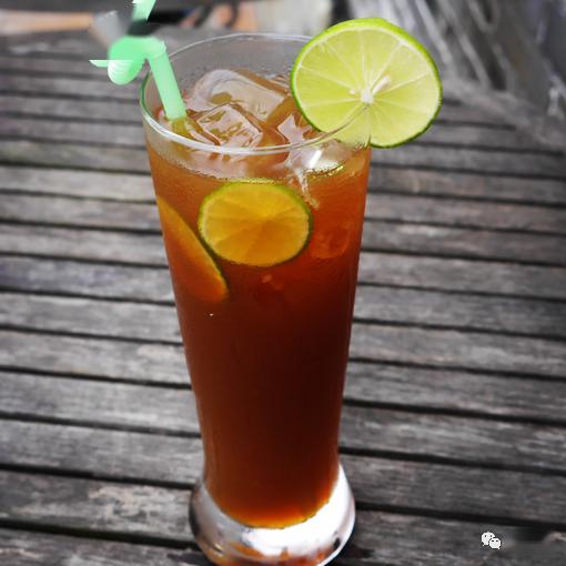 来!一杯泰国手标柠檬茶一份泰式青柠沙律酱脆皮鸡庆祝堂食限量订制哇!