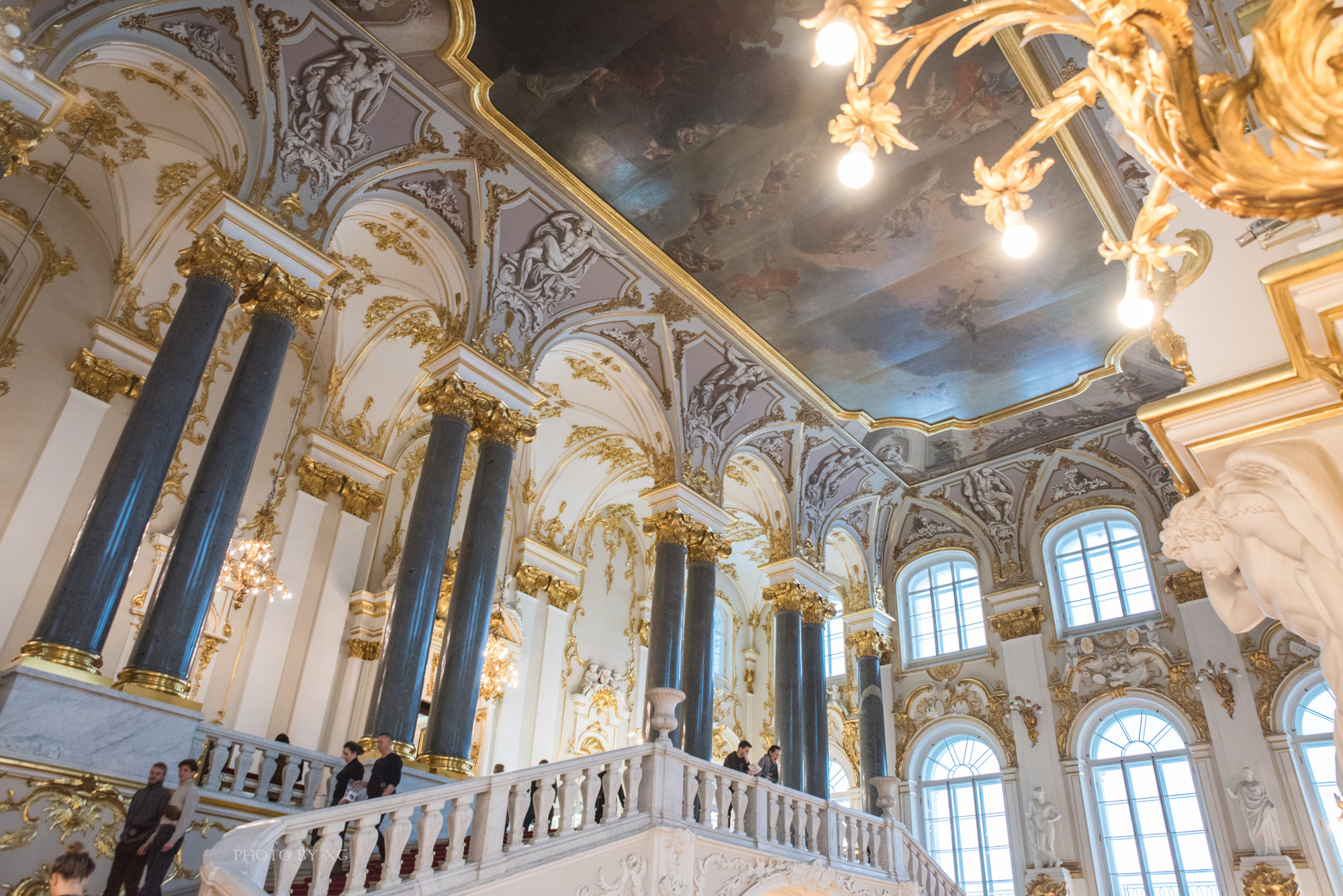 俄罗斯旅游的灵魂景点之一,圣彼得堡的地标建筑,堪称艺术的宝库_冬宫