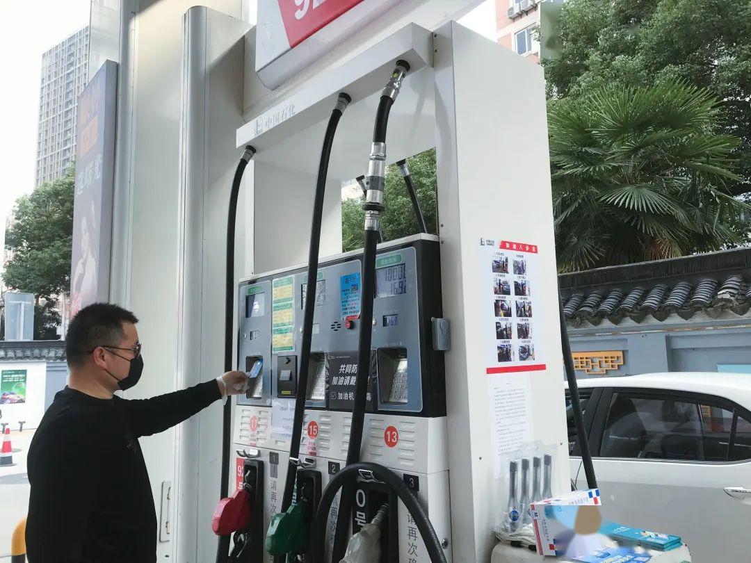 步骤很简单:插入加油卡→输入密码→选择自助圈存功能→输入圈存金额