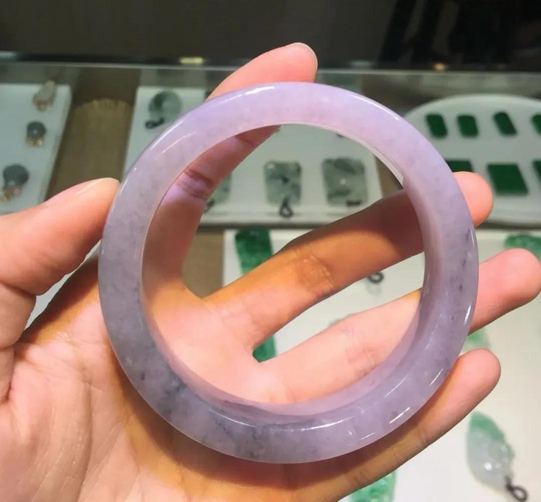 玉赏乌鸡种翡翠里的审丑癖