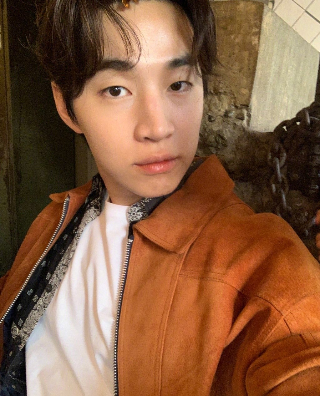 刘宪华晒自拍微笑可爱期待影片征途早日上映