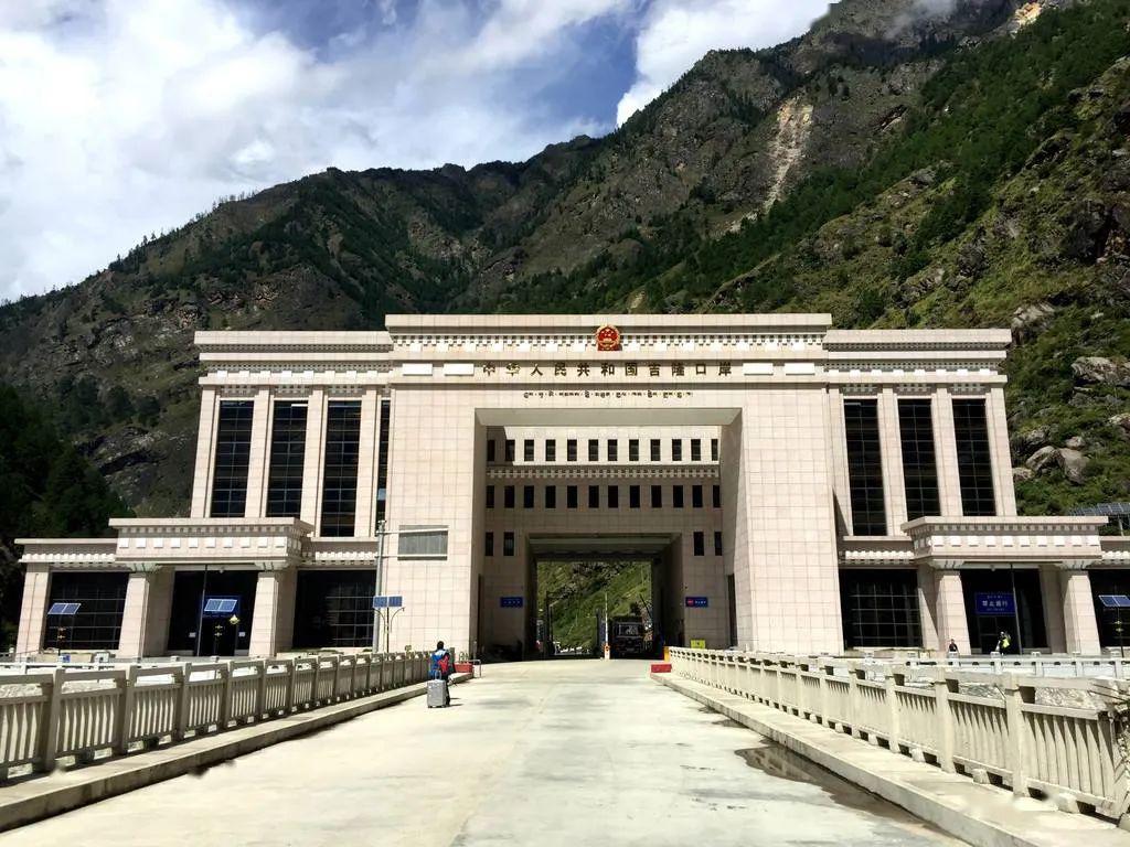 从尼泊尔经吉隆口岸进入中国西藏自治区境内
