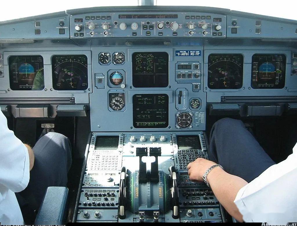 随着科学技术的发展,它在航空器和航天器中也得到了广泛应用,如飞机