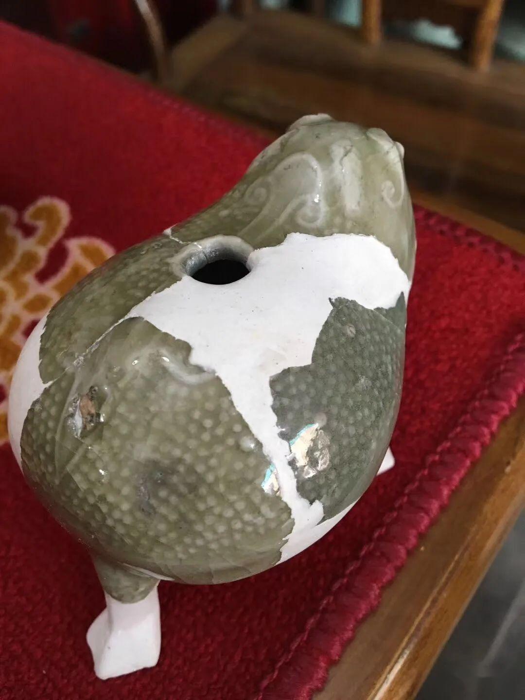 文房撷趣:宋代龙泉青瓷蟾蜍砚滴