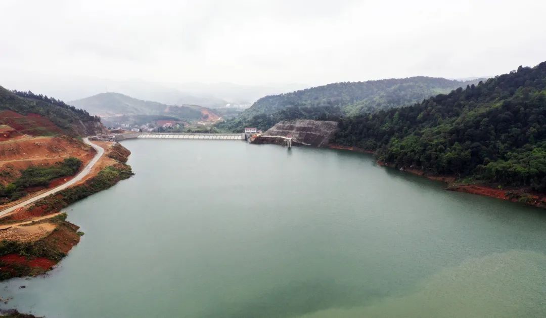 萍乡这座水库已蓄满水啦,太雄伟壮观了(视频)