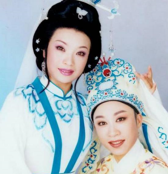 长大后的陈格就出演过《玉蜻蜓》,据说还是一个越剧,现在的陈