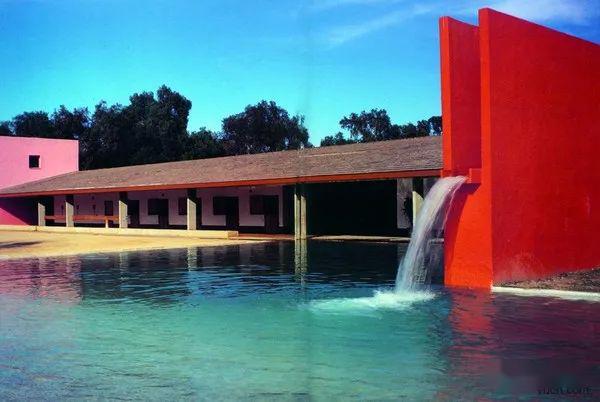 巴拉甘建筑色彩与光的完美结合