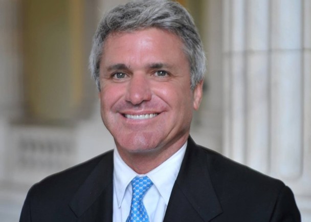 疫情肆虐全球,美众议员指中美关系不复以往_麦考尔