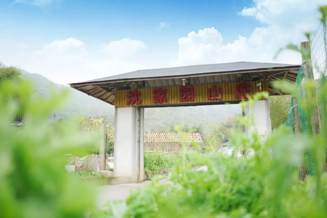 联系人:李中福靠山面水,环境优越位于联华村塘志岭,多年老店麻园农庄