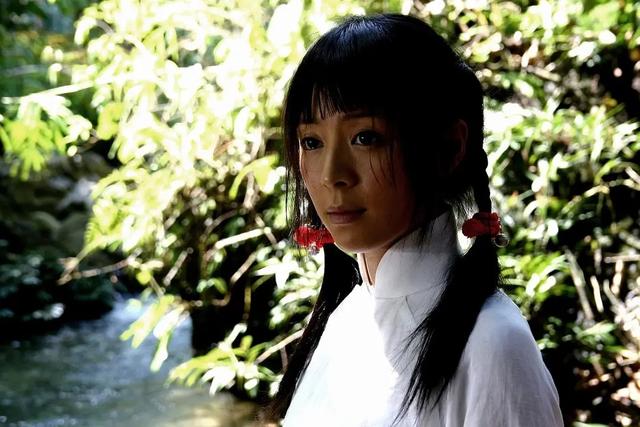 《红河》:时代环境下,边缘人群的情感诉求_阿桃