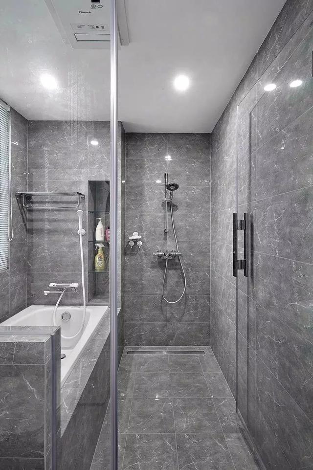 墙上掏个洞卫生间全部的东西都放得下看看到底有多实用