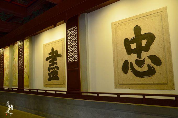 杭州西子湖畔岳王庙,这里有岳飞亲笔手书,还有西湖美景岳墓栖霞