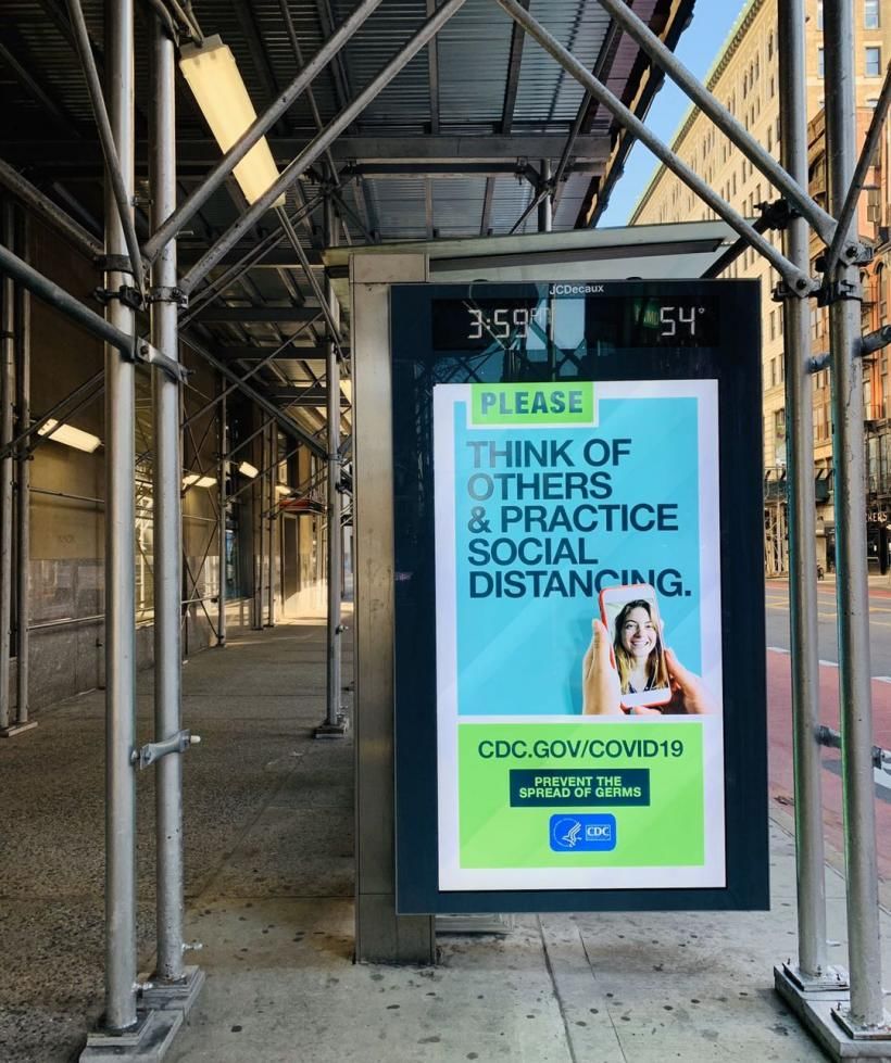 广告牌号召"保持社交距离";资料来源:作者自主拍摄3月20日周五,纽约州