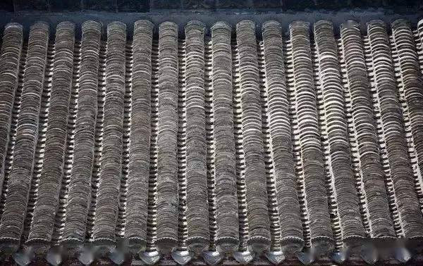 百科清水脊青瓦层层线脚流畅清洁细致