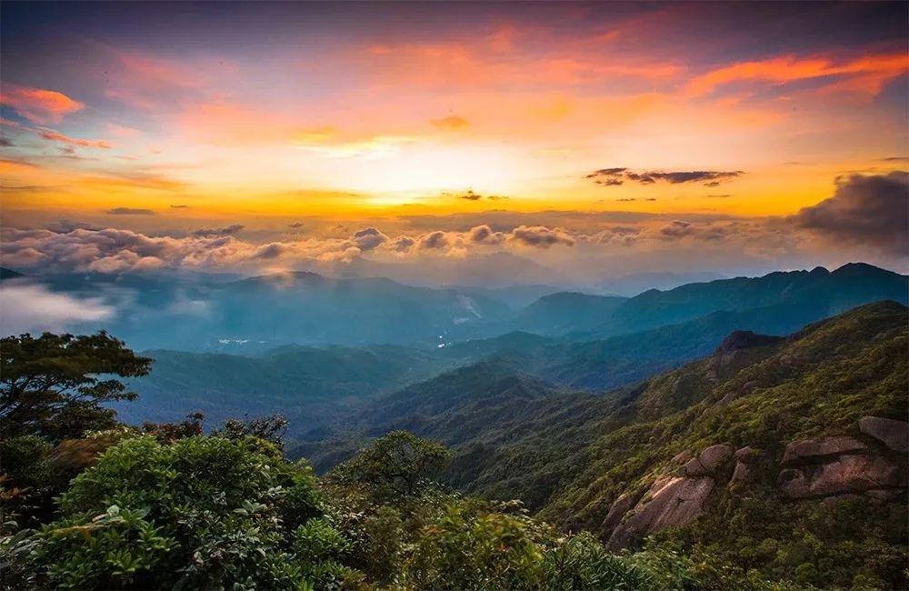 廣西雙動貓兒山2日華南之巔三江之源奇峰雲海紅霞日出