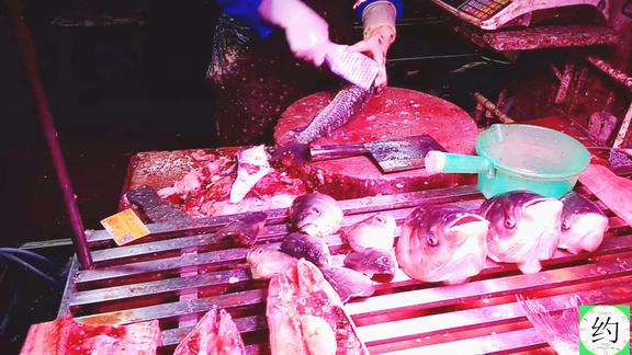 杀鱼如何快速去鳞分解切片菜市场卖鱼大姐现场演示一分钟学会