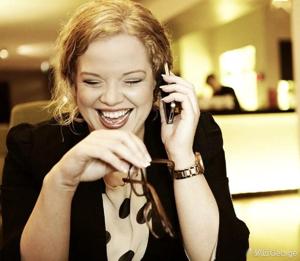 hes not very talkative, is he?他的话不多,是吧?2.