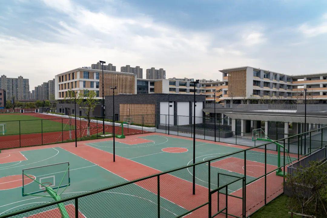 美翻了临平此地又多了一所新学校今年将投入使用