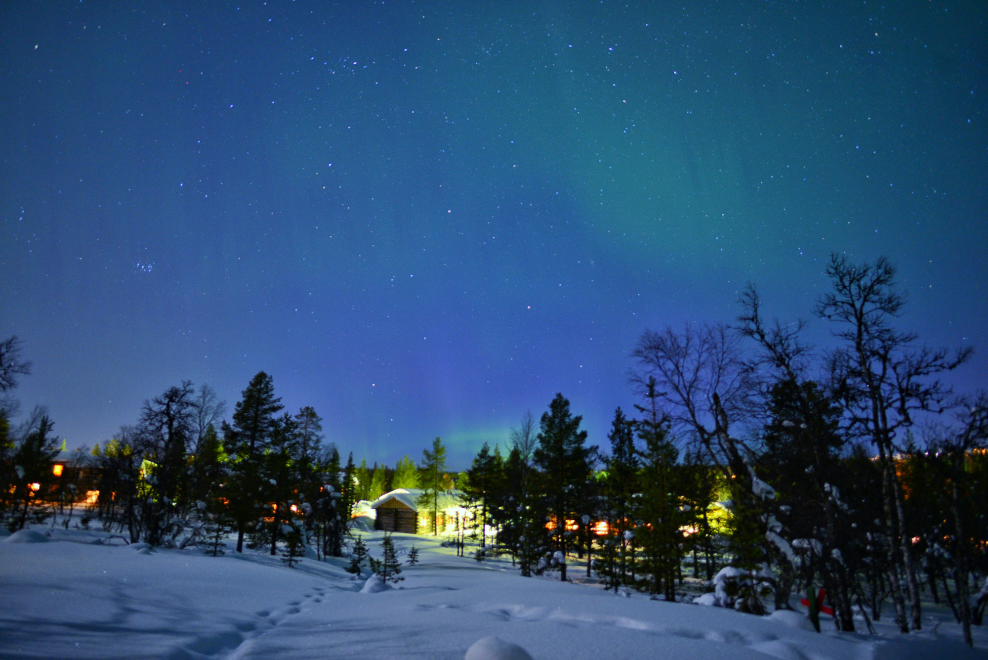 原创芬兰的一座小镇一年有四个月看不到太阳可以躺在酒店里看极光