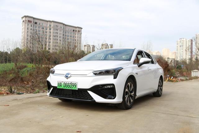 试驾广汽新能源aions炫530续航410km面面俱到的全科生