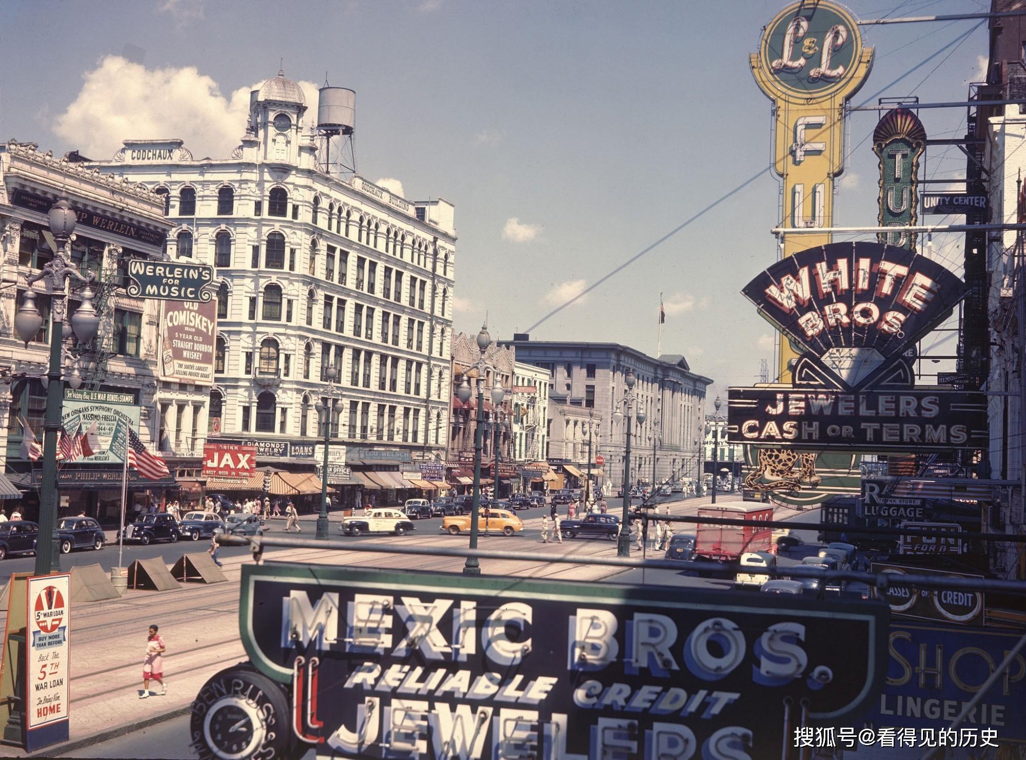 老照片  1944年二战中的美国街头  看不到一点战争的影子