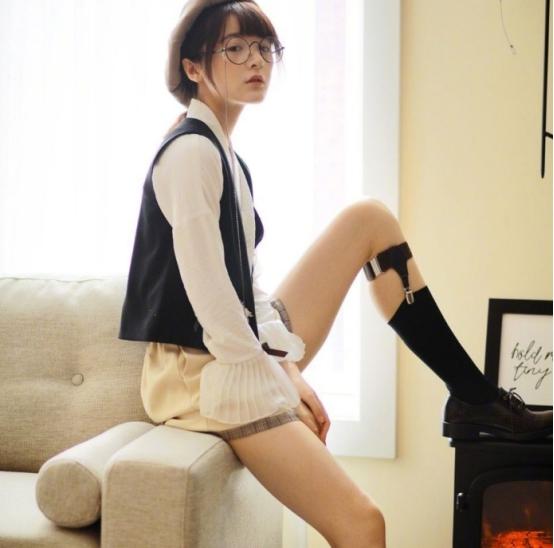 原创徐娇为何总是留着厚刘海当她掀起头发还是长江七号的假小子