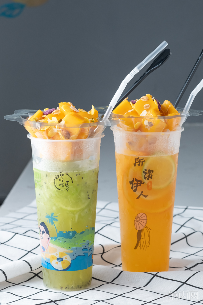 还有可可爱爱的港式灯泡奶茶,凹造型一流.