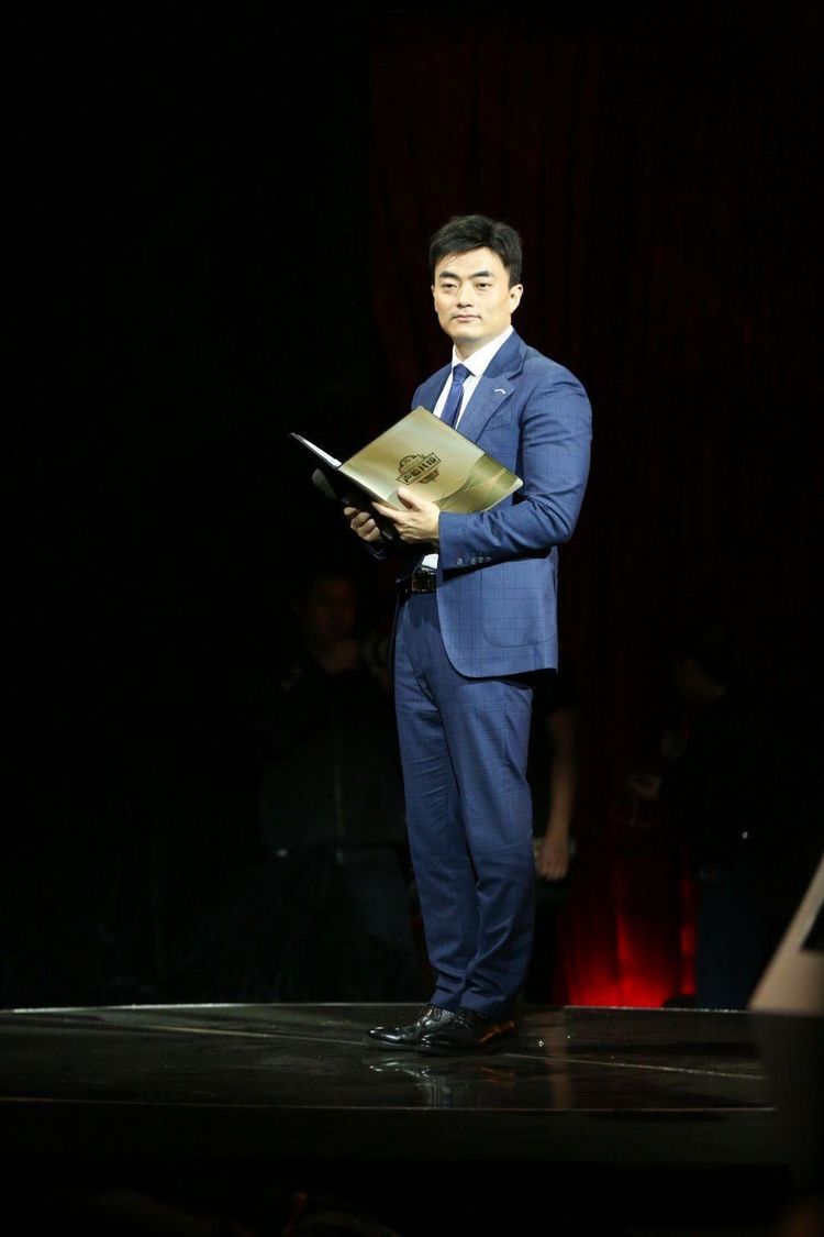 湖南卫视"背后的男人"亮相《声临其境》 开口惊炸全场跪_丁文山