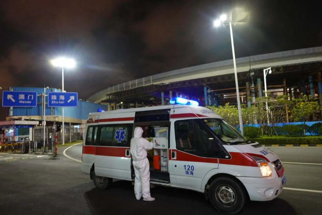 每当发现疑似病例,口岸完成流调,与地方疾控部门对接,送走120救护车