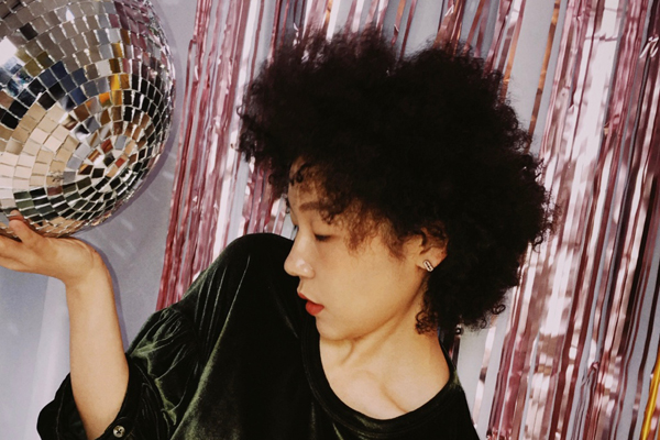 在节目中jony j老师曾经在节目中问张钰是旧金山艺术大学学服装设计