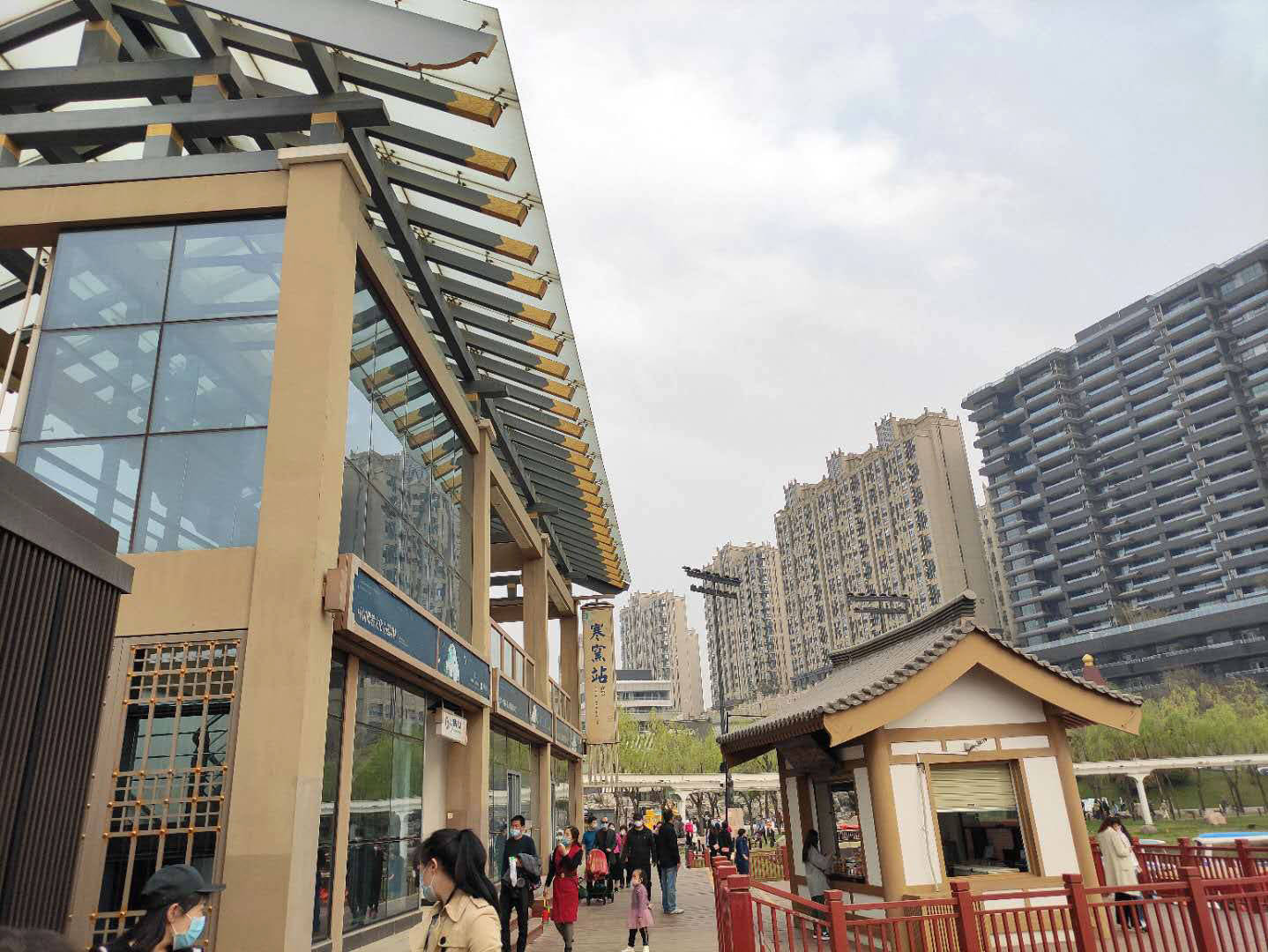 原创西安投资近3亿的观光轻轨,建成8年没运营,市民:会不会掉下来