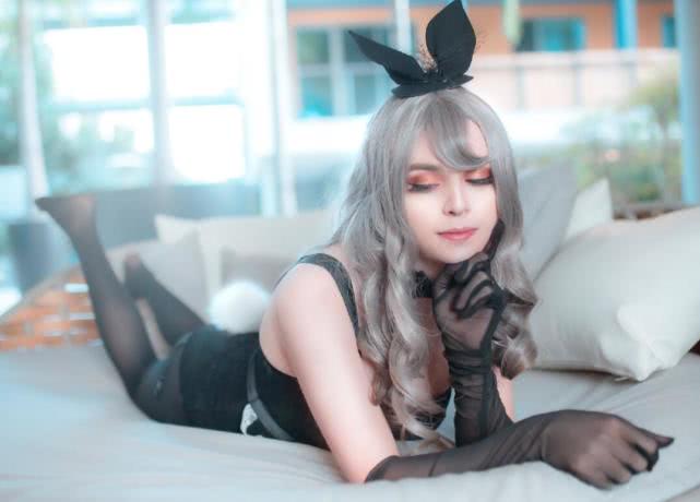 c9选手sneaky发布动态,最新女装cos,这身材和女生无异_什么