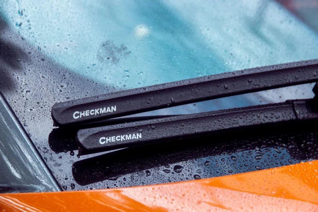 雨季驾车制胜法宝体验日本checkman超拨水硅胶镀膜雨刷