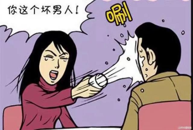 搞笑漫画:渣男和女孩分手被泼茶水,遇上了最热血的服务员