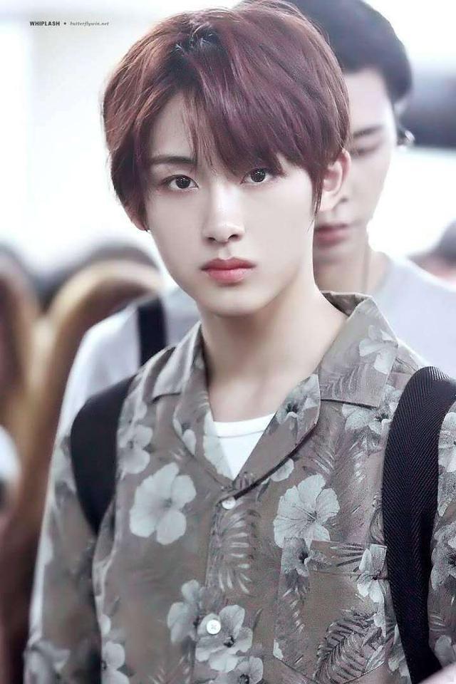 金希澈透露sm选秀标准是柔弱美少年,鹿晗金在中韩庚旧照又被翻出