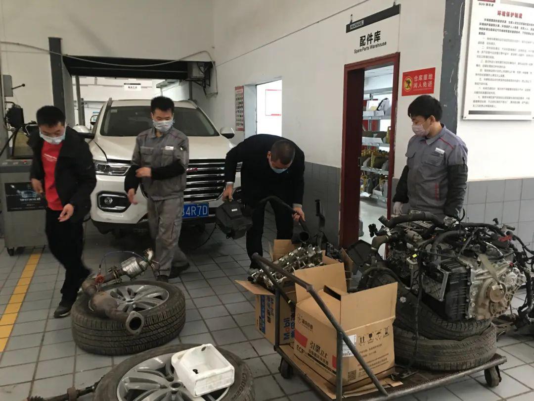 哈弗事故车修理后行驶途中机油洒一地宜宾4s店开出两份不同检测报告