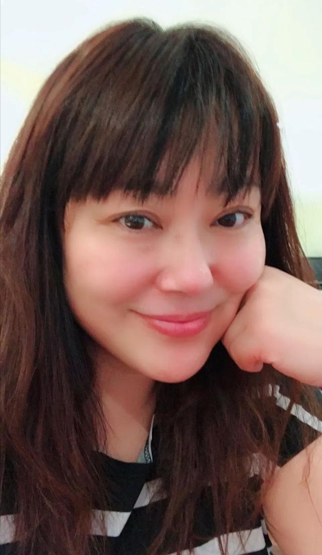 而除去这些知名演员外,我们还在剧中看到了实力派女演员李菁菁的身影